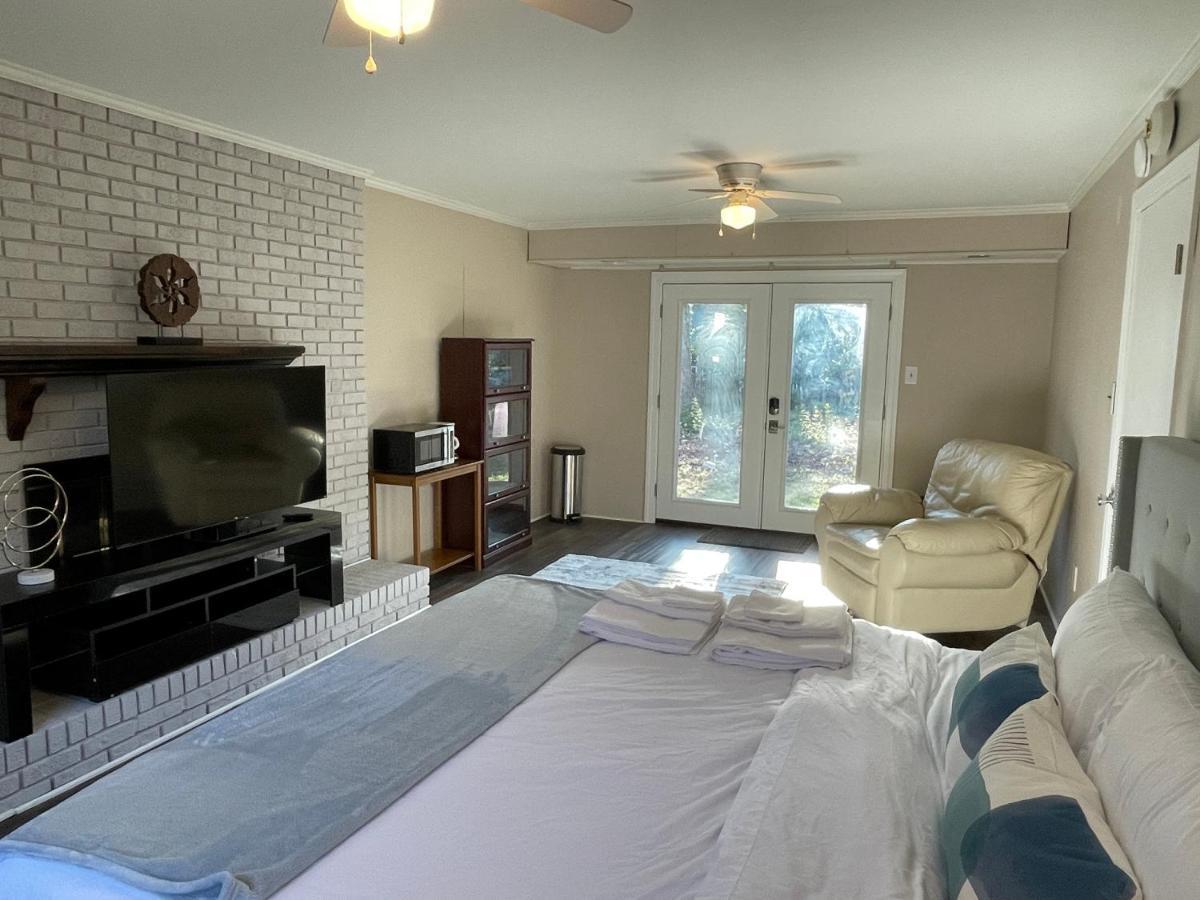 Serene Landing Place Near Downtown Cary Bagian luar foto
