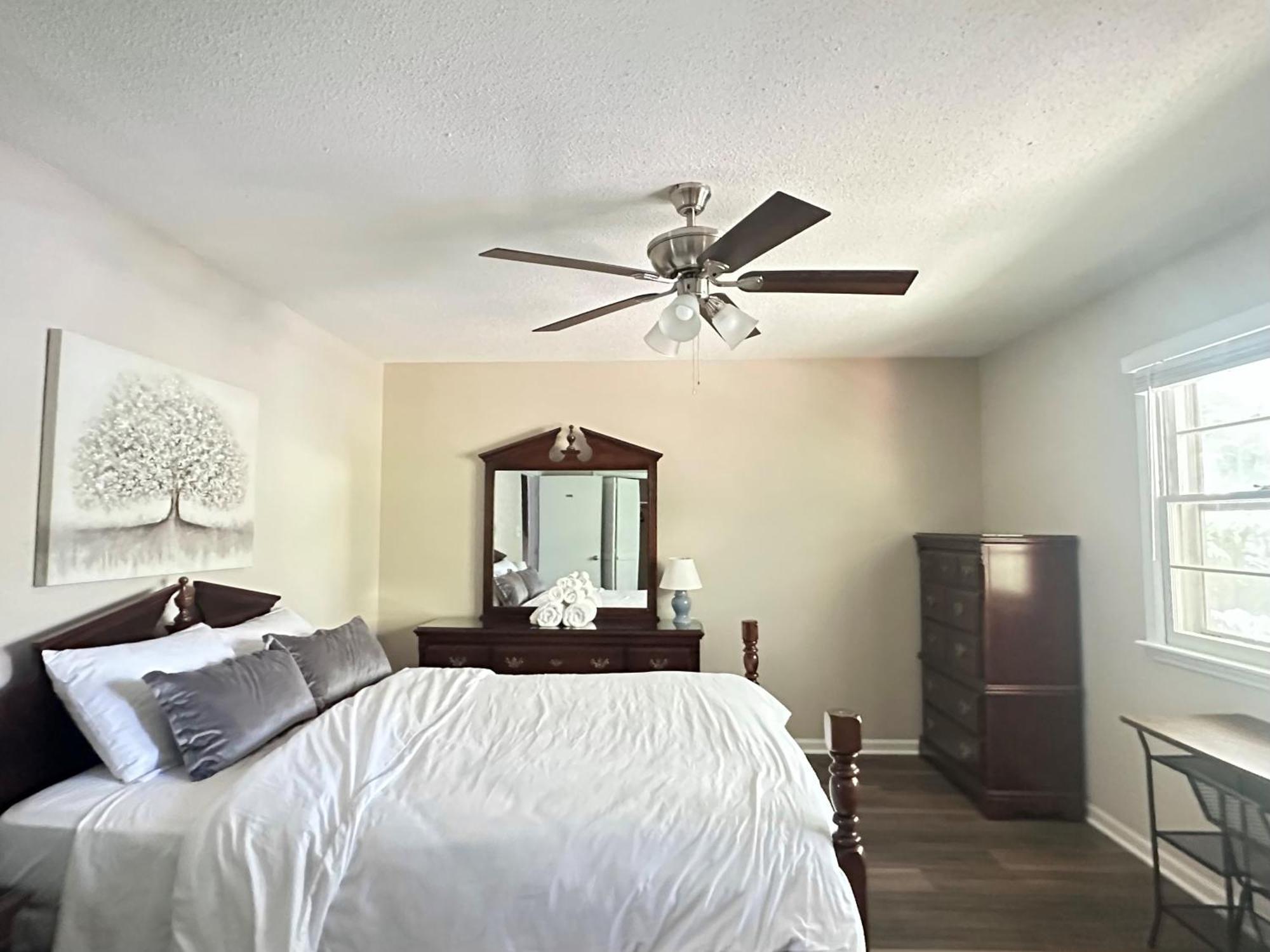 Serene Landing Place Near Downtown Cary Bagian luar foto