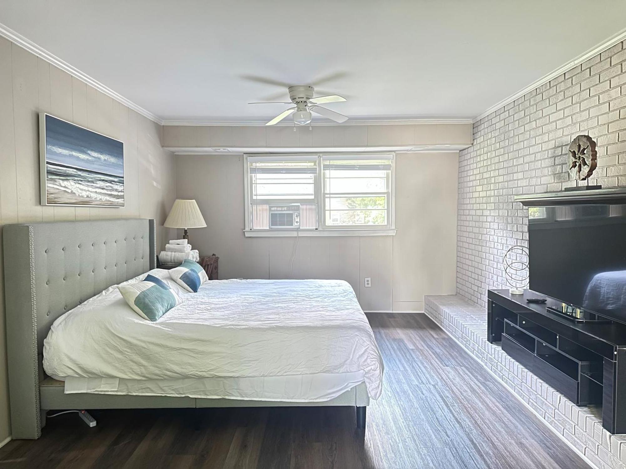Serene Landing Place Near Downtown Cary Bagian luar foto